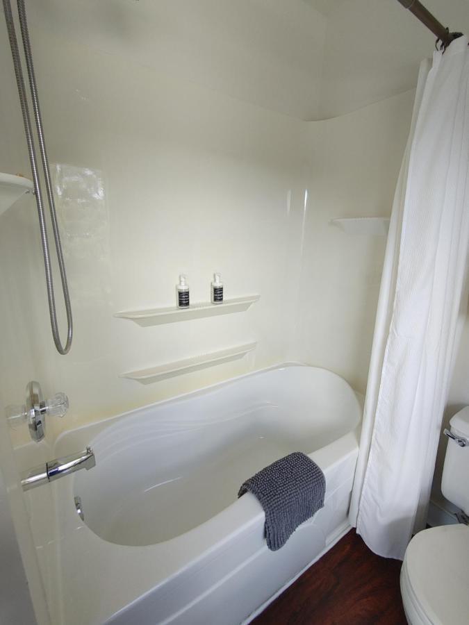 Stonewater Manor B&B Gananoque Zewnętrze zdjęcie